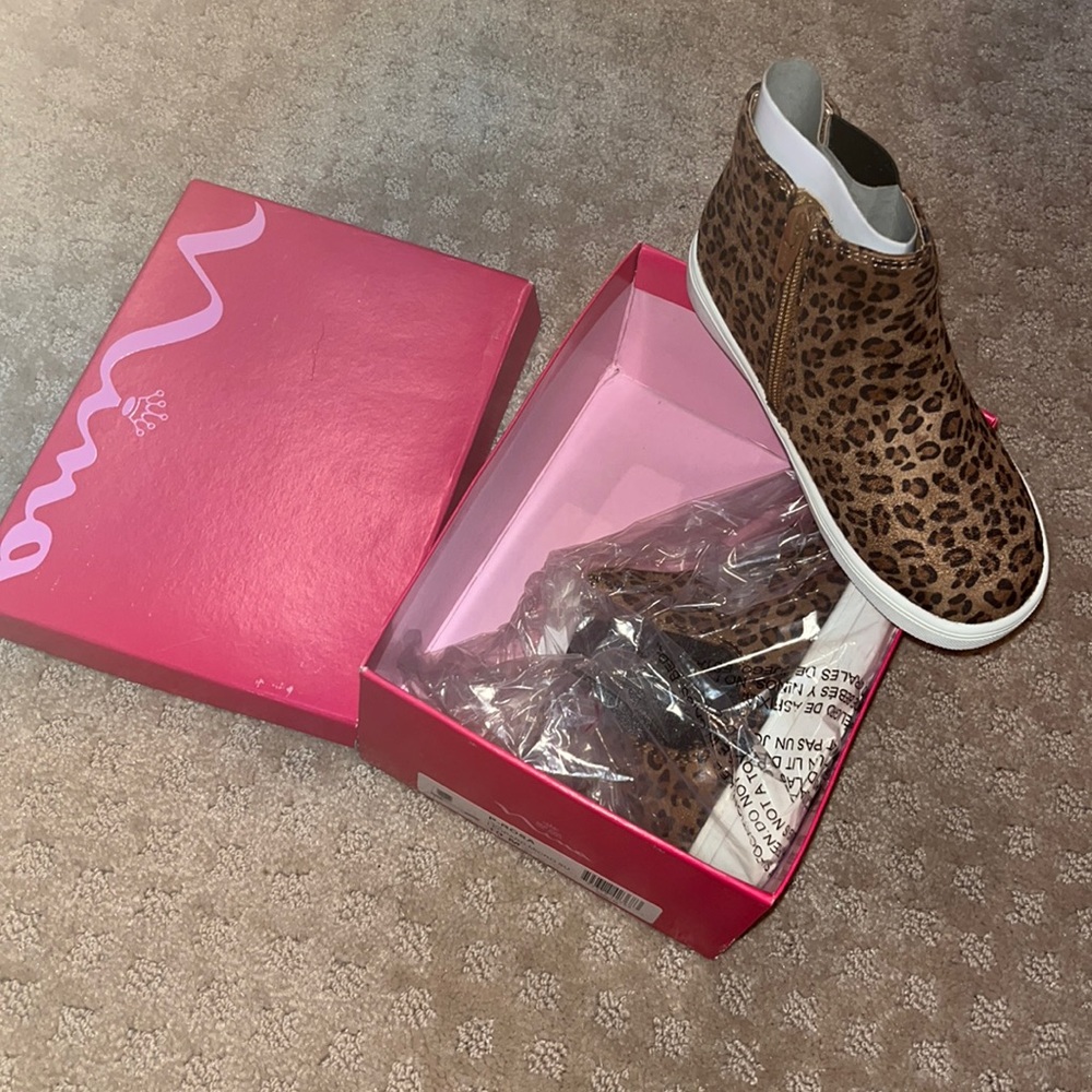 BRAND NEW! Girls Leopard Zip Up Booties size 10